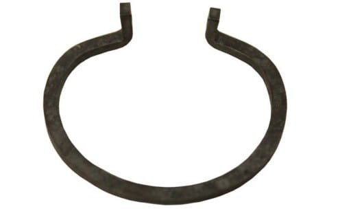 Pierścień zabezpieczający wałek wom MF-255 S.T. 1662726M91
