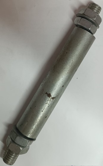 Oś koła taczki FI-12 długośc 15 cm pasuje 6201